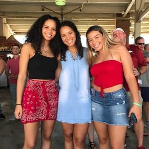 Meet your Posher, Tenska